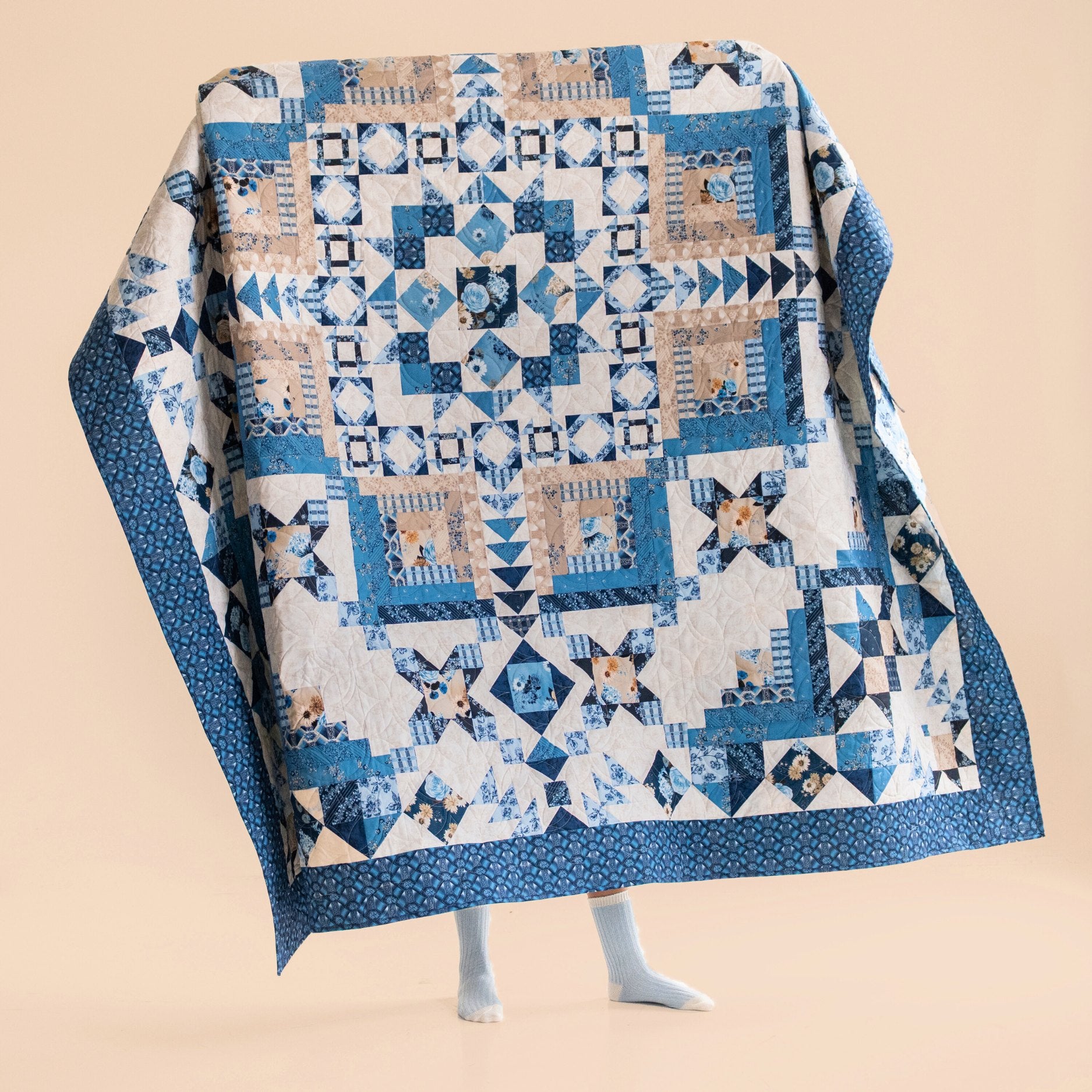 Block Of The Month - Log Cabin Bellflower (98.5" x 98.5")