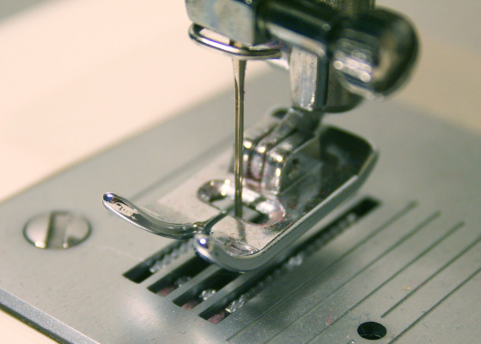 How To Replace Needle On Sewing Machine Simply How To Replace Needle On Sewing Machine Simply